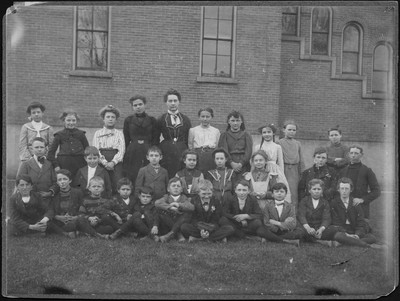 Church school children in front of the Battle Creek Tabernacle